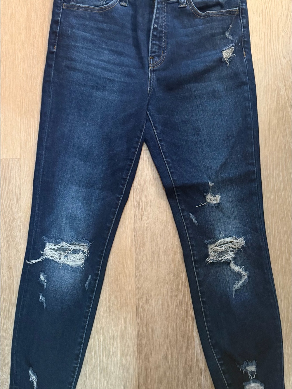 Women’s Skinny Distressed Jeans in Dark Blue